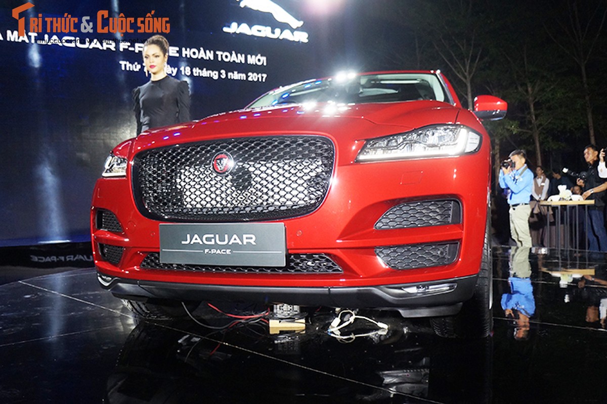 Can canh SUV Jaguar F-Pace gia tu 3,6 ty tai VN-Hinh-3